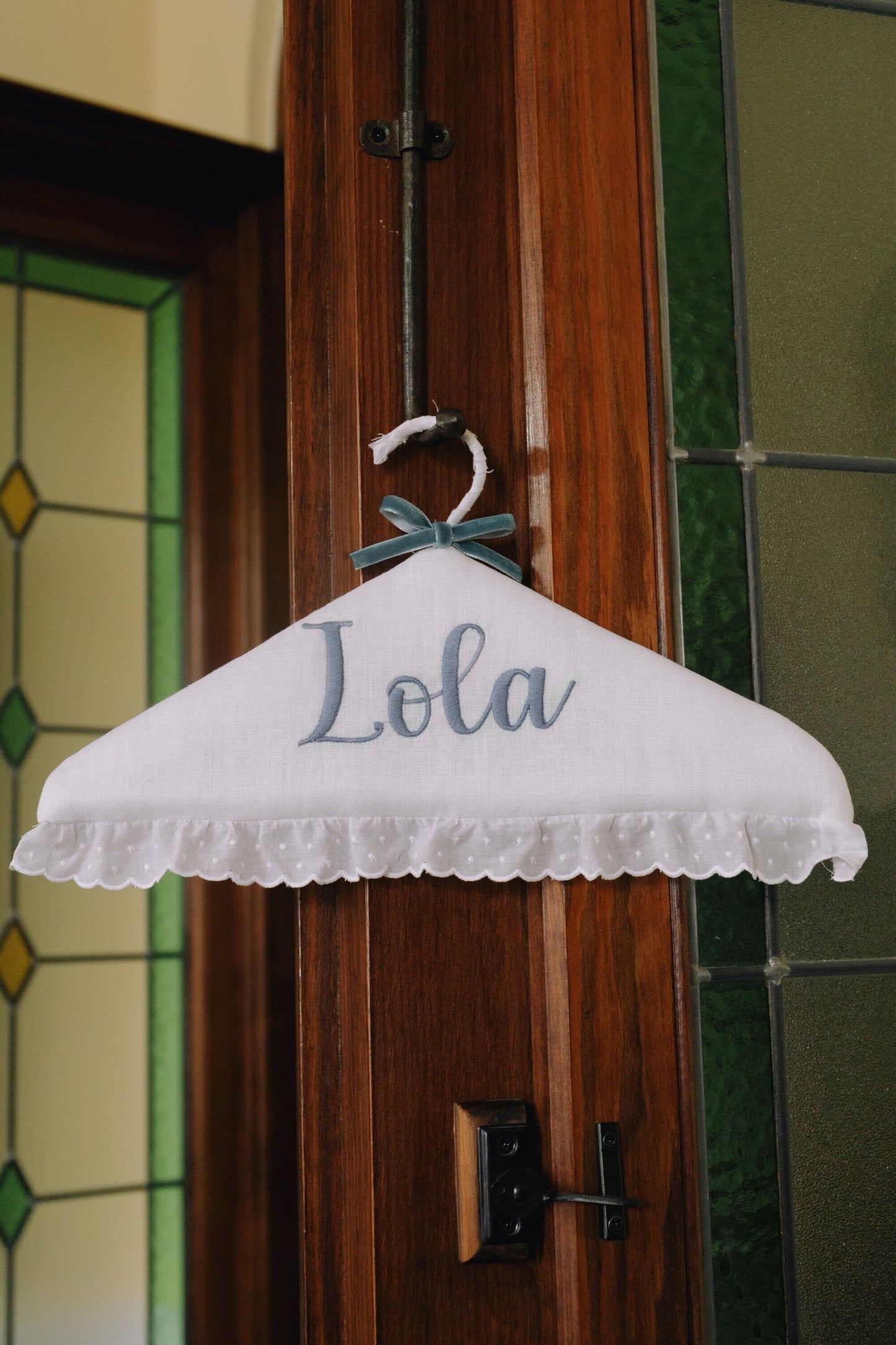 Percha bordada nombre